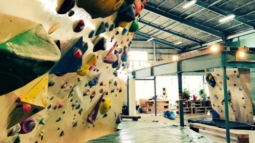 山口県のクライミング施設「ボルダリングスポット 9A」